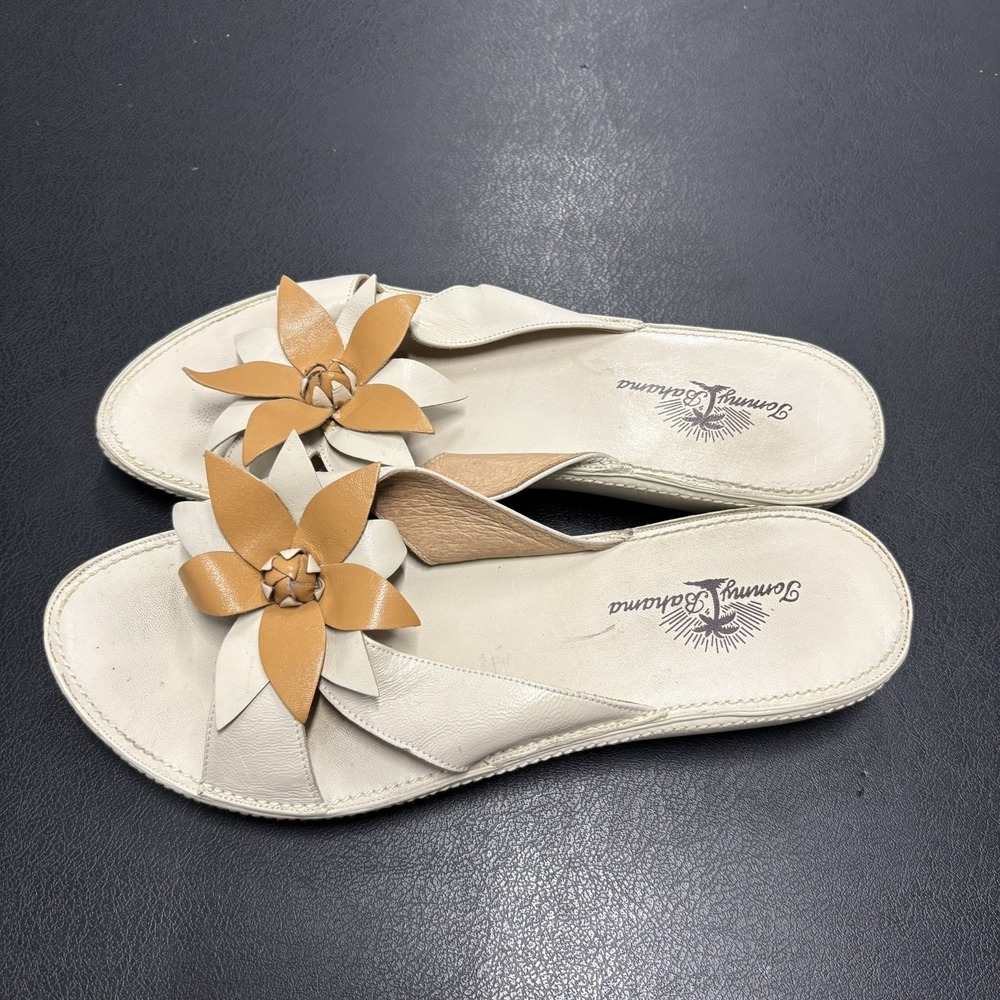 Tommy‎ Bahama Leather Big Flower White Flip Flop Sandals Women's Size 8.5